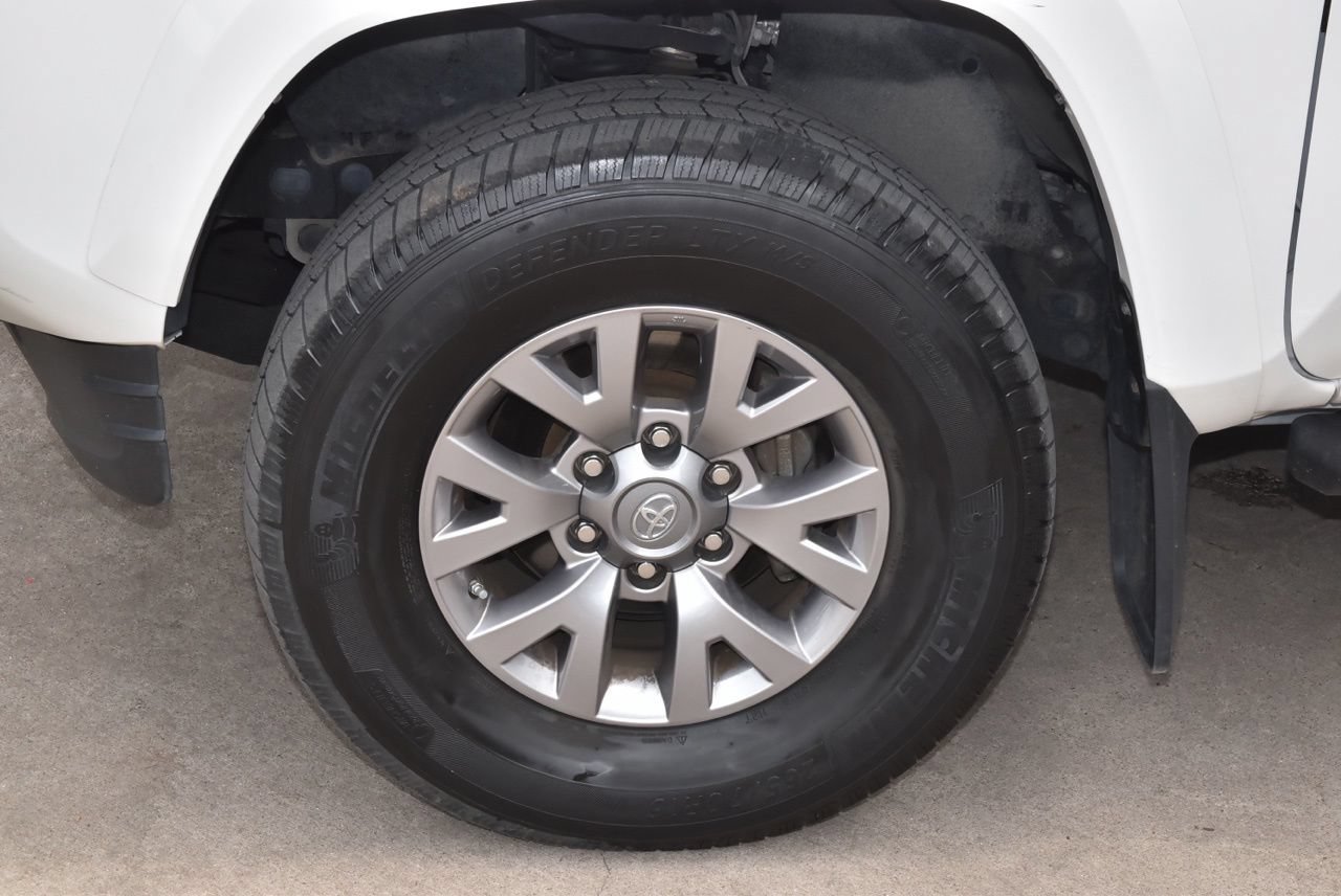Used 2018 Toyota Tacoma SR5 AWD/4WD image 35