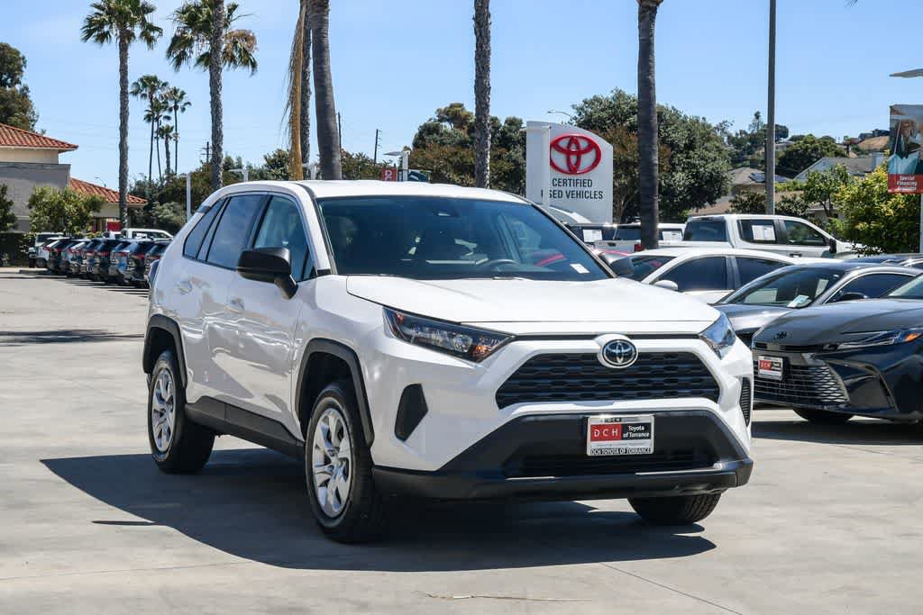 Used 2022 Toyota RAV4 LE FWD image 3