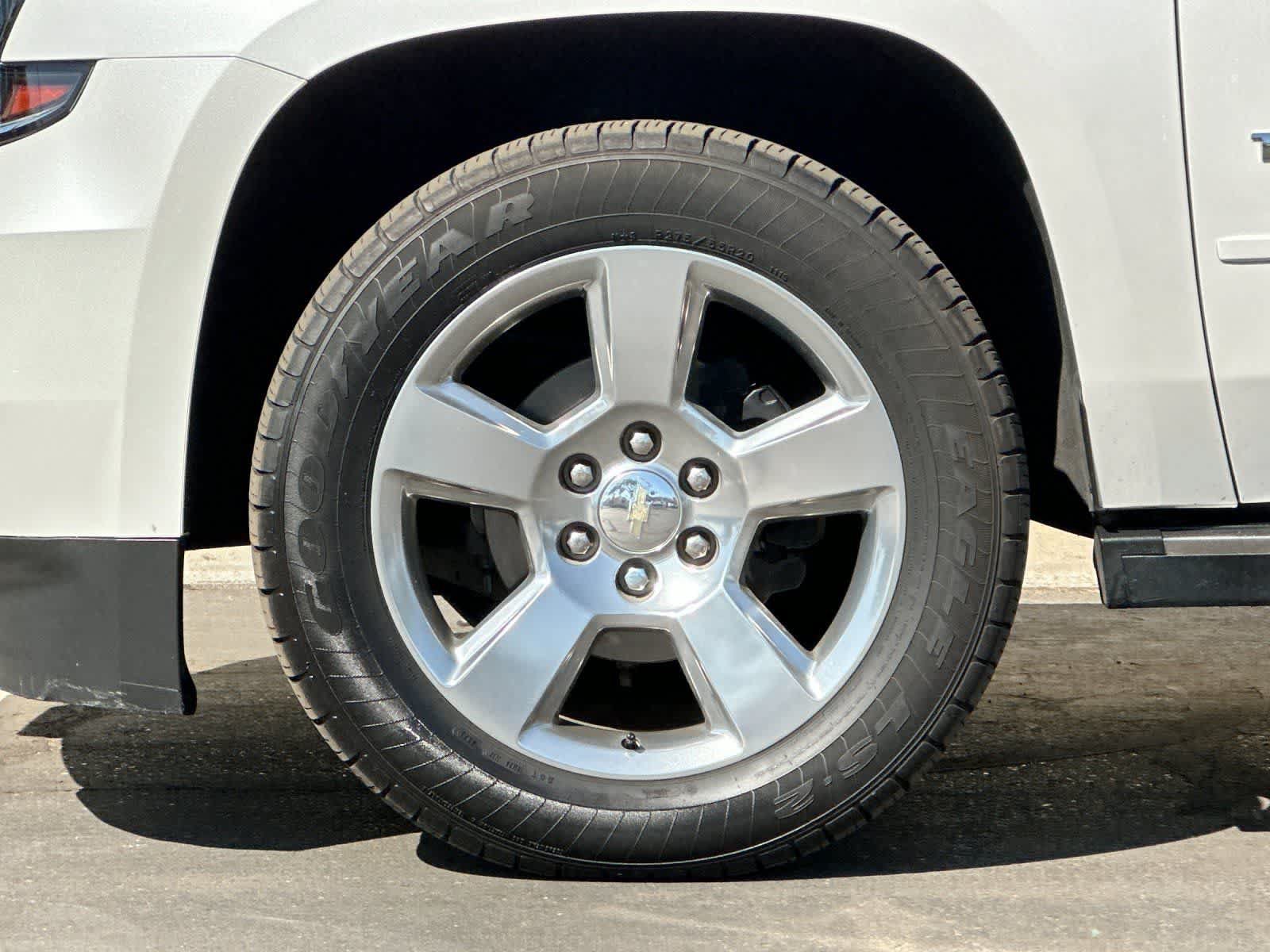 Used 2020 Chevrolet Tahoe Premier w/ Premier 6.2L Value Package AWD/4WD image 29