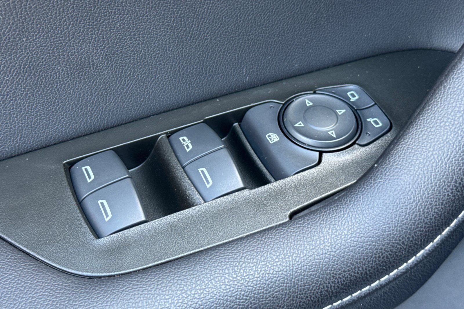 Used 2023 Chevrolet Blazer LT image 13