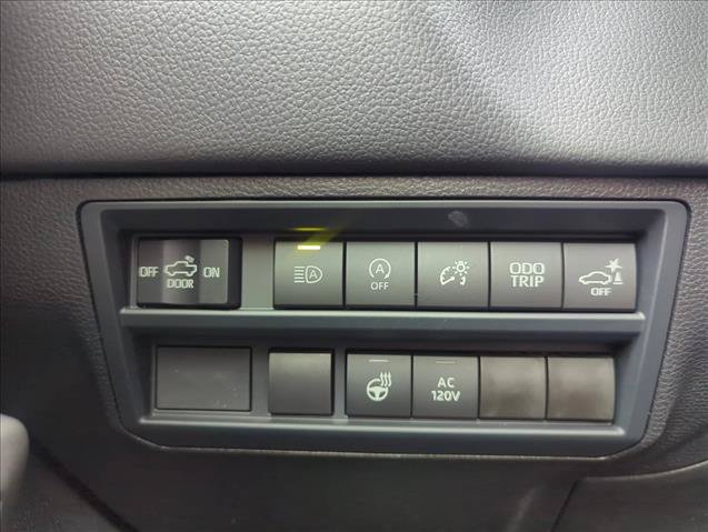 Used 2026 Toyota Tundra Limited AWD/4WD image 16