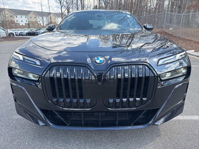Used 2023 BMW 760i xDrive w/ Luxury Rear Seating Package image 9