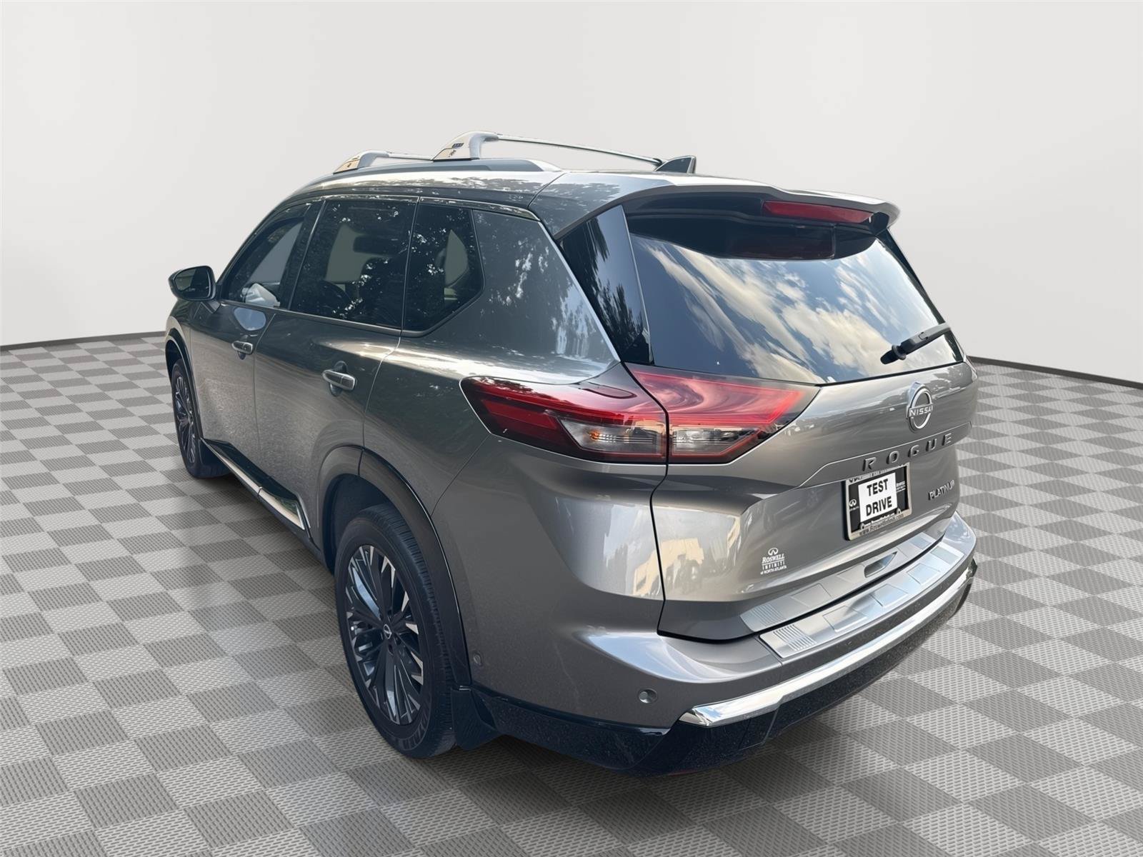 Used 2025 Nissan Rogue Platinum w/ Platinum Premium Package FWD image 8