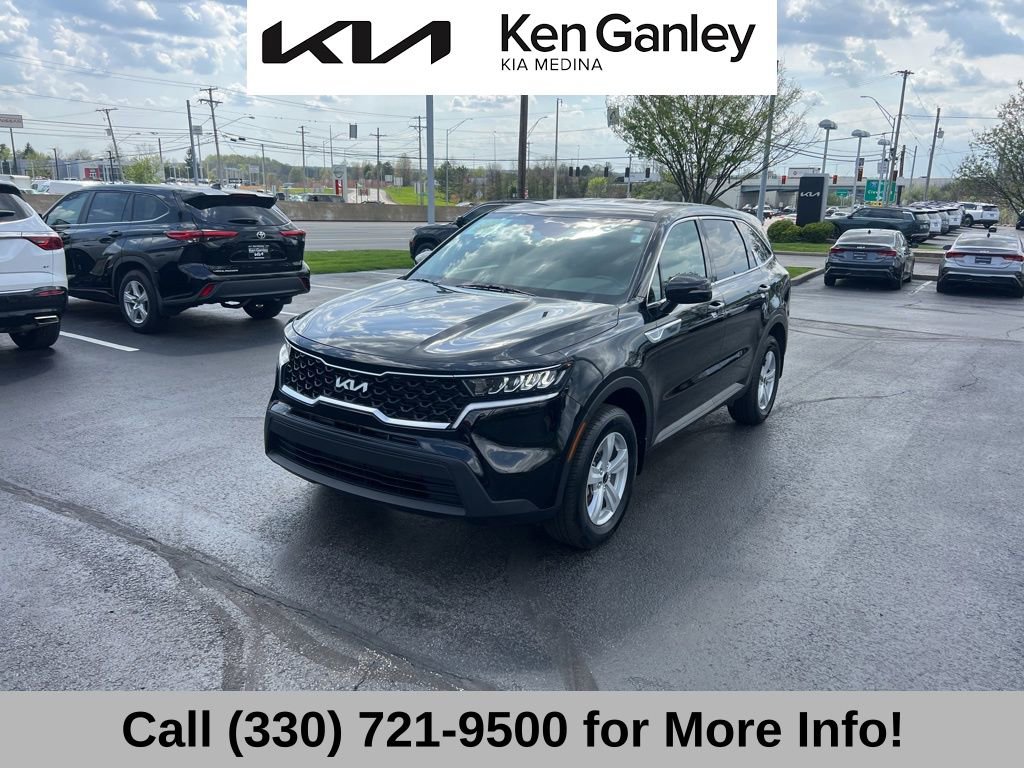 Used 2023 Kia Sorento LX AWD/4WD image 3