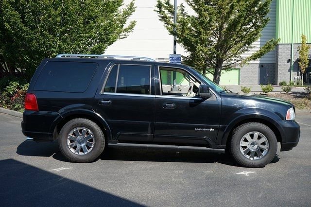 Used 2004 Lincoln Navigator Luxury video 2