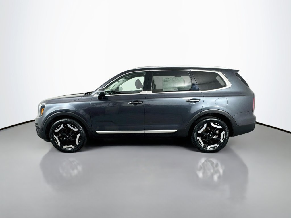 Used 2023 Kia Telluride EX w/ EX Captain's Chair Package FWD image 5