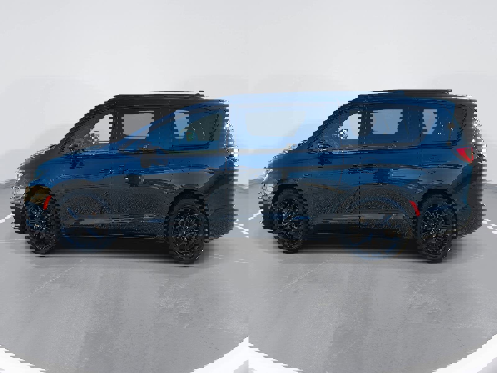 Used 2025 Chrysler Pacifica Limited image 8