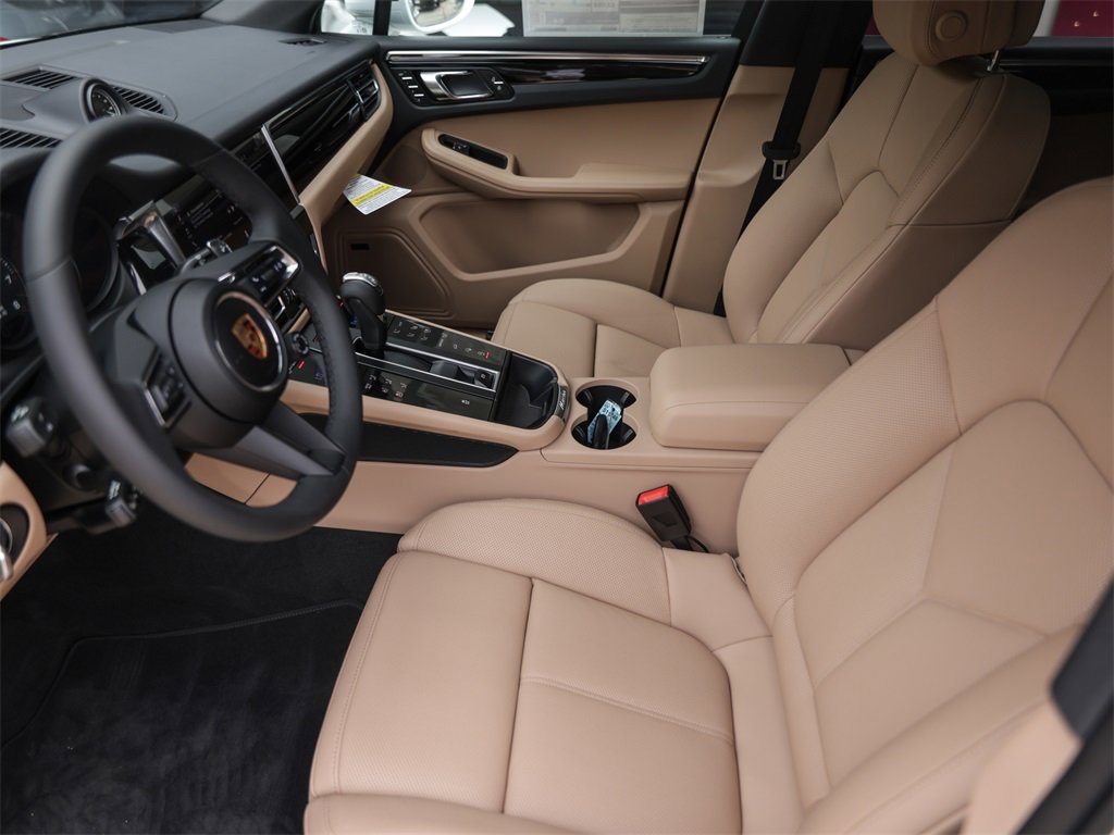Used 2025 Porsche Macan image 16