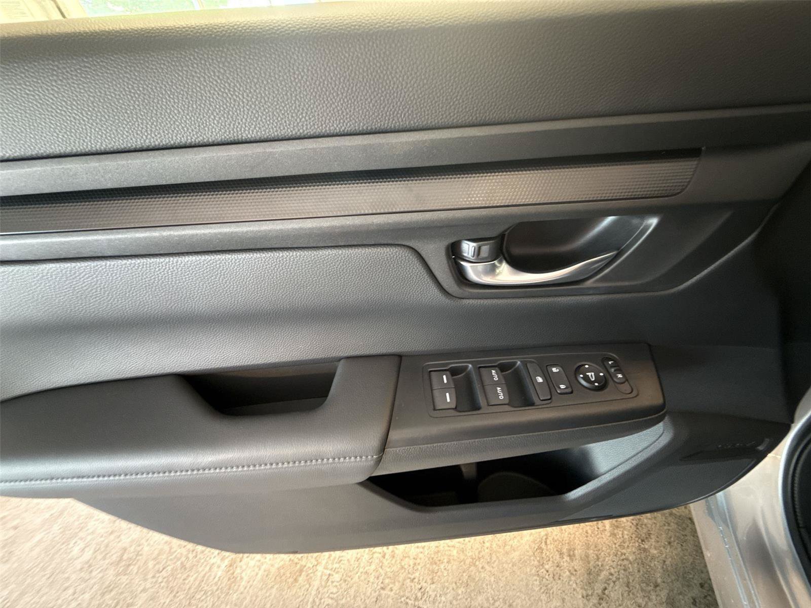 Used 2025 Honda CR-V EX image 15
