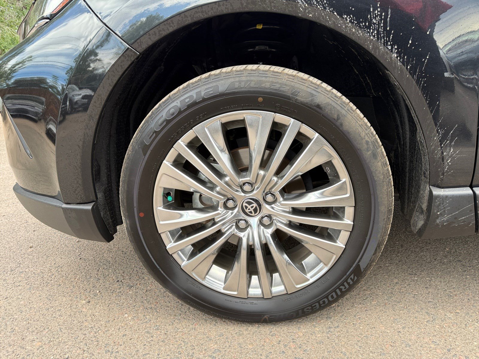 Certified 2024 Toyota Venza Limited AWD/4WD image 24