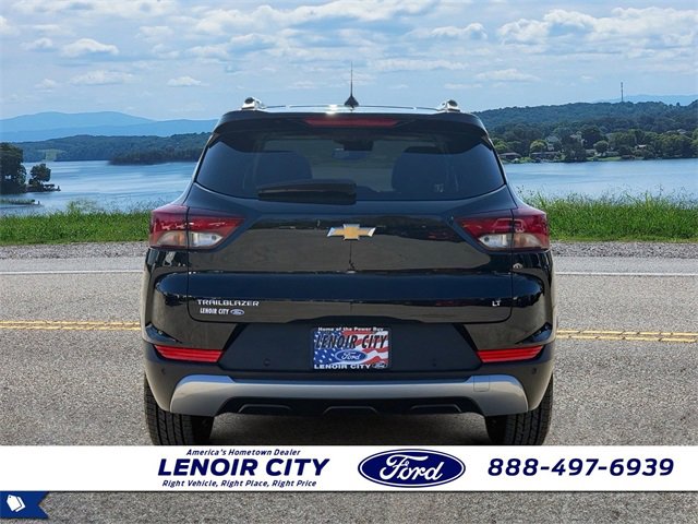 Used 2021 Chevrolet TrailBlazer LT w/ Sun and Liftgate Package image 6