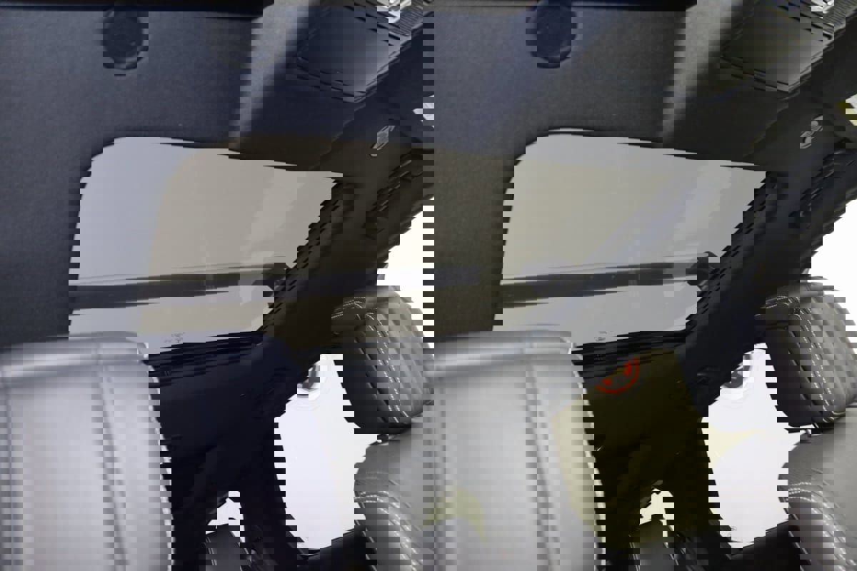 Used 2023 Land Rover Discovery S R-Dynamic image 11