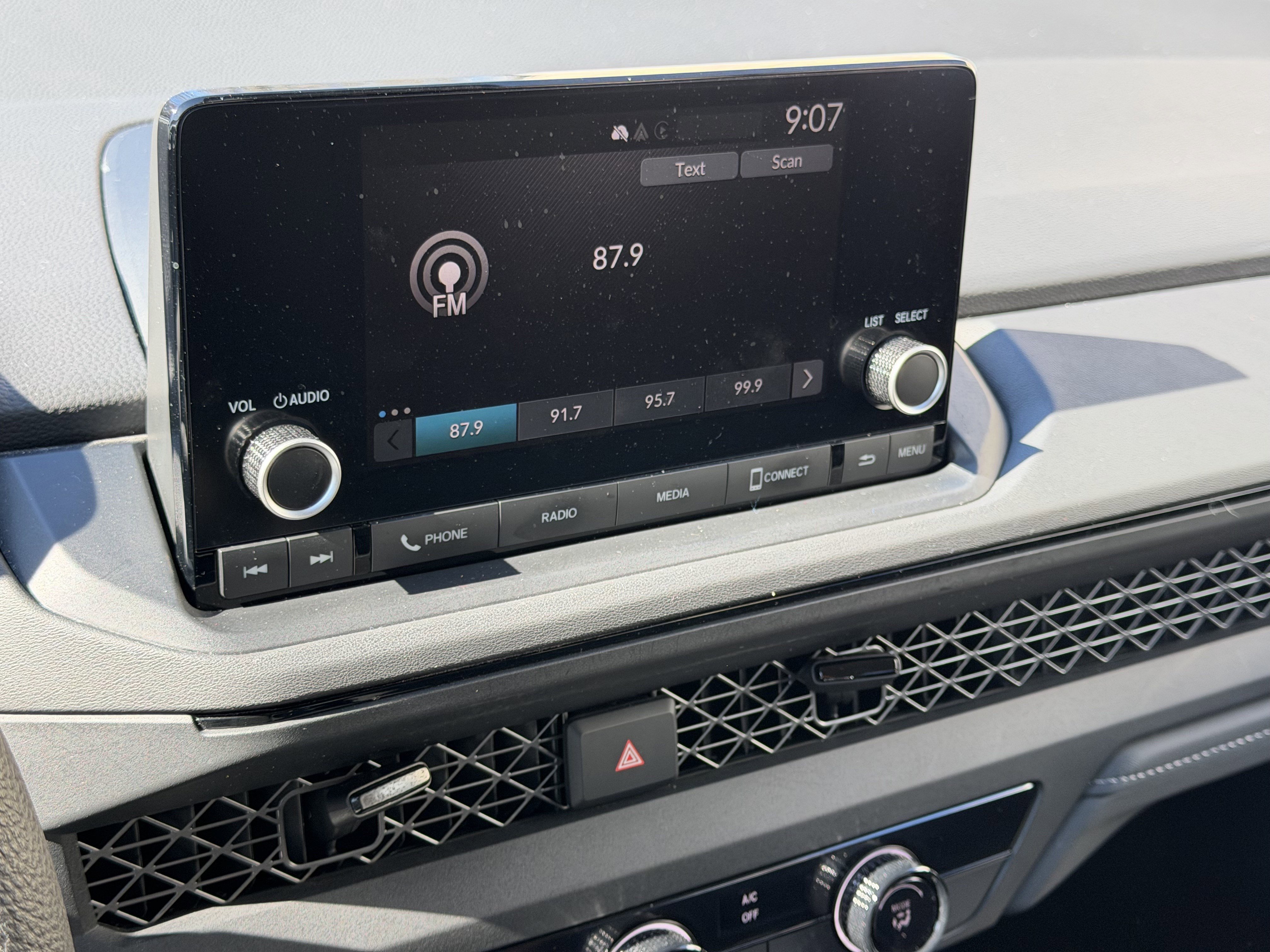 Certified 2023 Honda Accord LX image 21