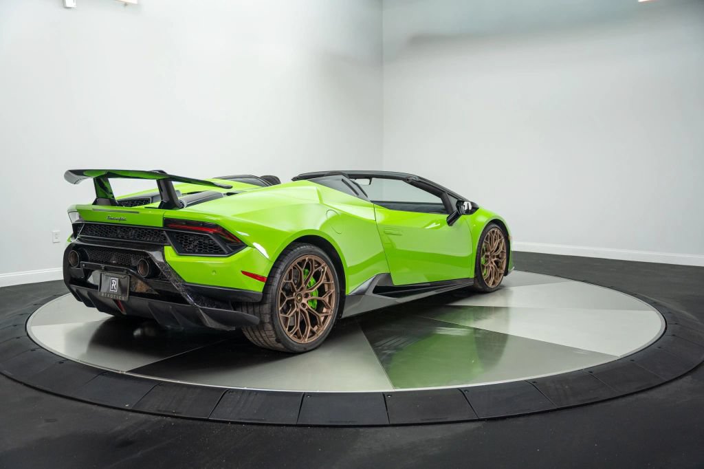 Used 2019 Lamborghini Huracan Performante AWD/4WD image 10