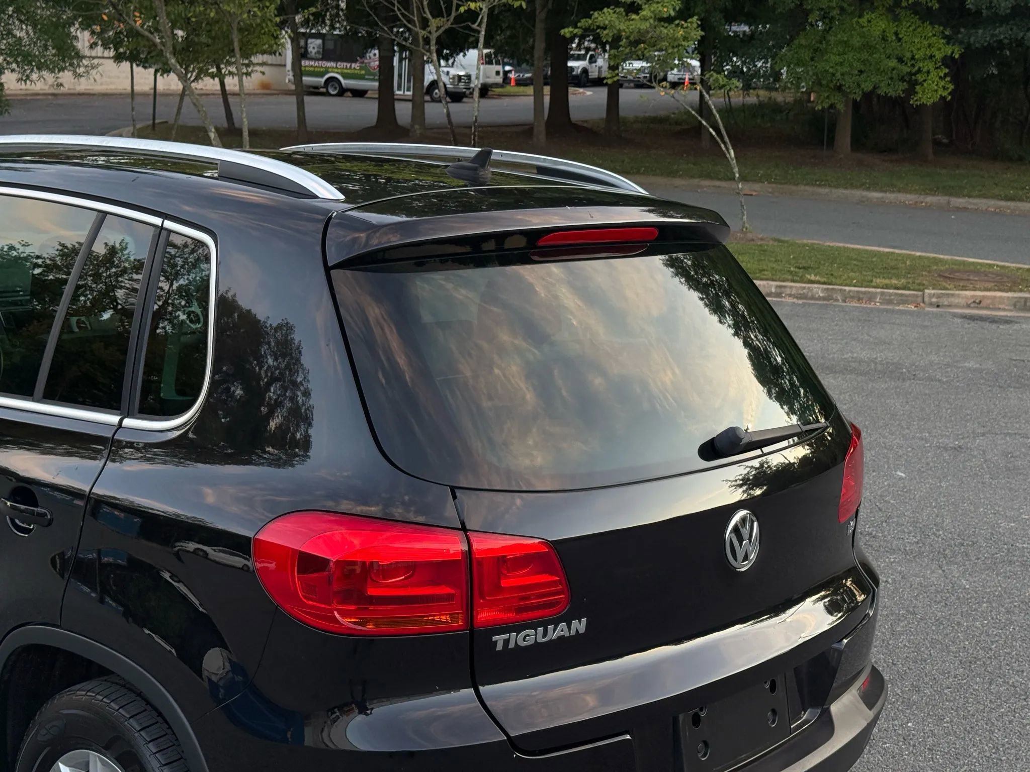 Used 2017 Volkswagen Tiguan Wolfsburg Edition image 4