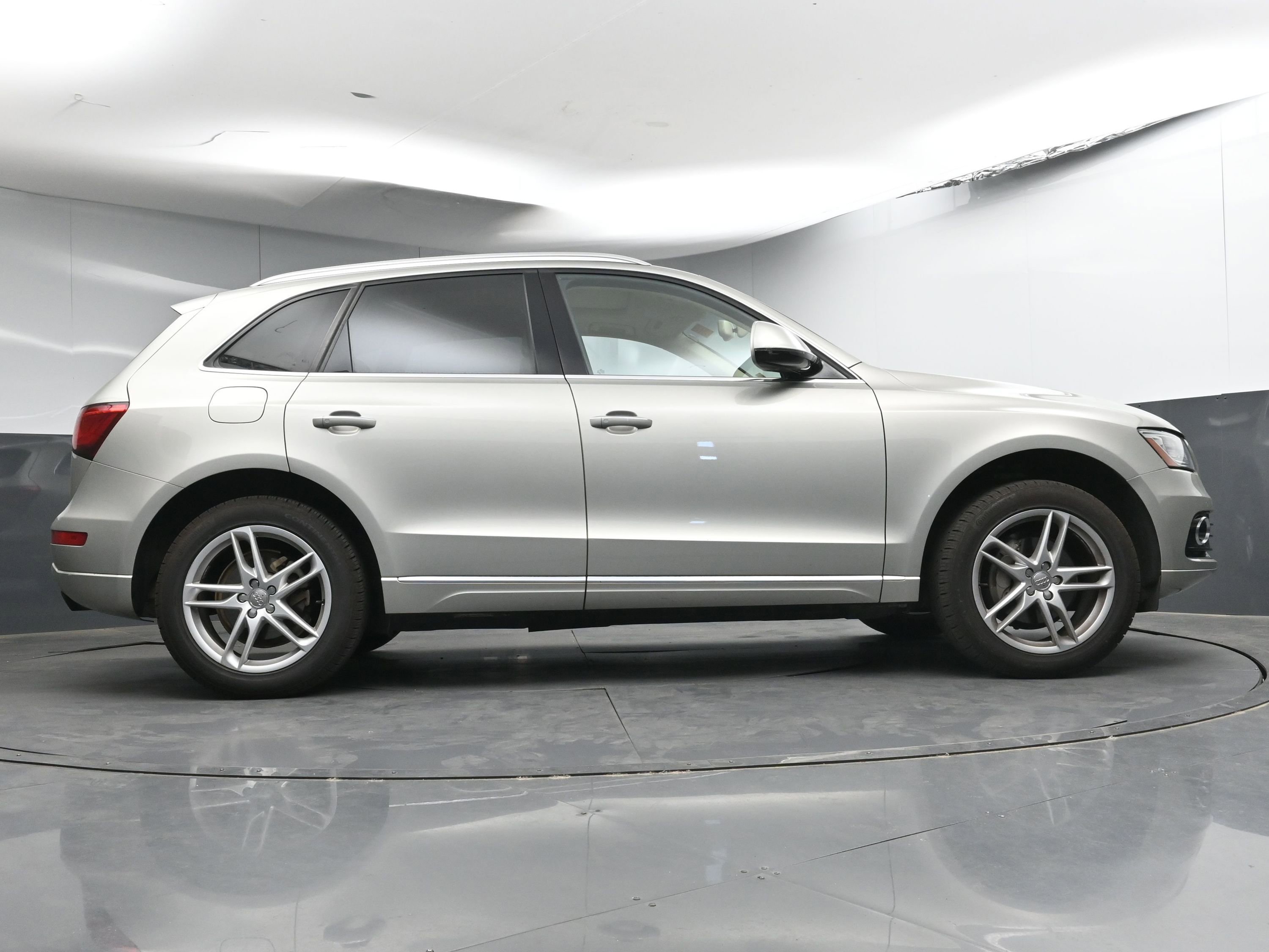 Used 2016 Audi Q5 2.0T Premium Plus w/ Technology Package image 24