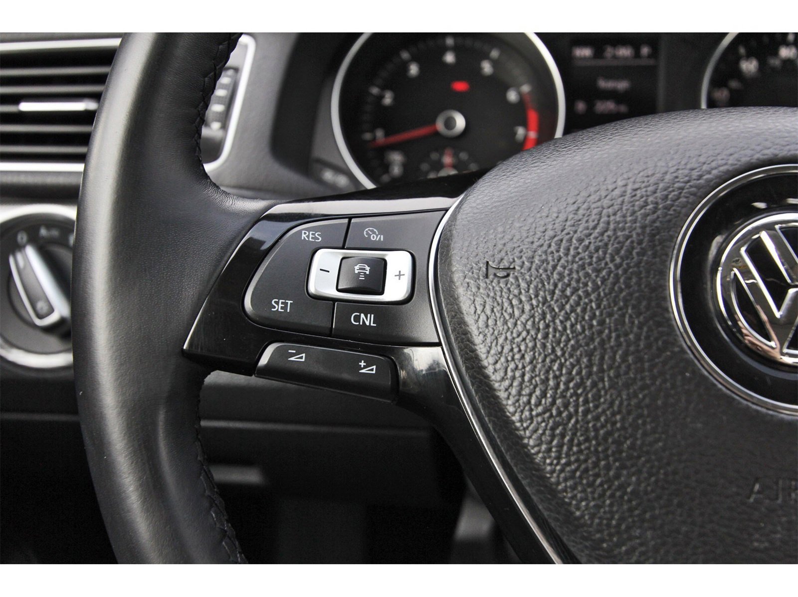 Used 2016 Volkswagen Passat 1.8T SE image 15