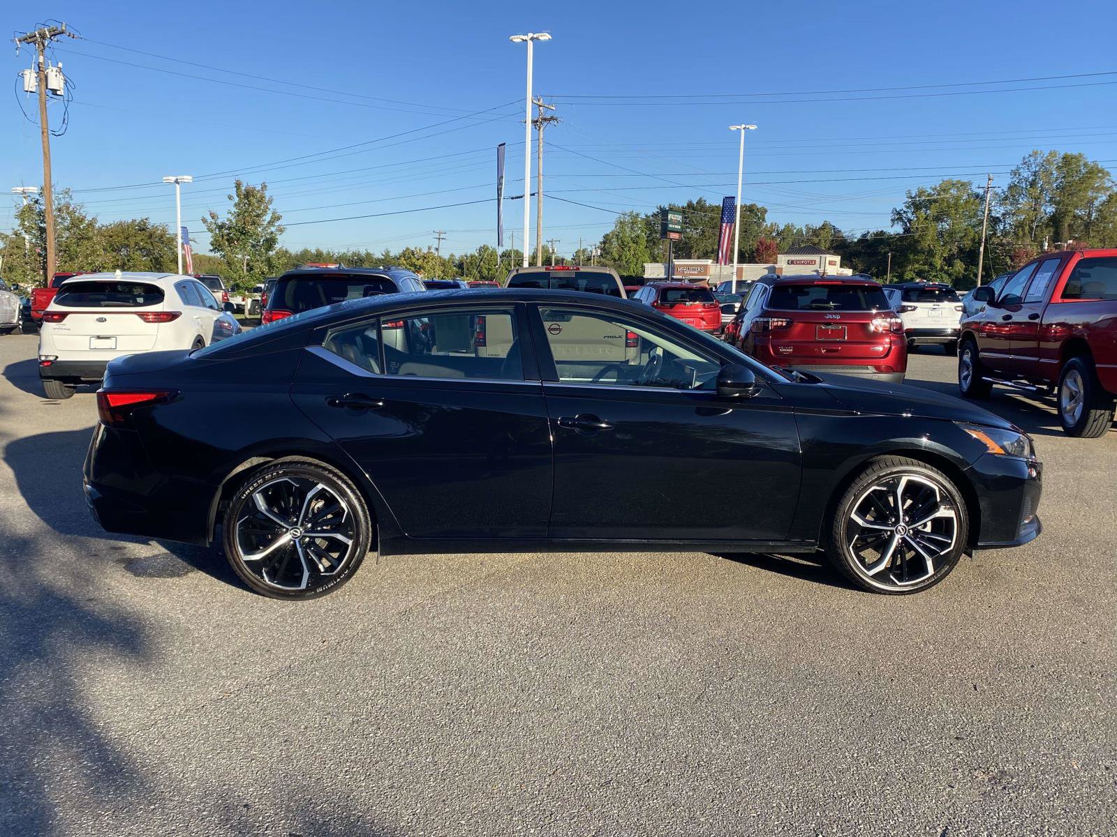Used 2024 Nissan Altima 2.5 SR FWD image 10