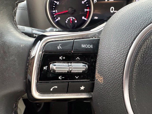 Used 2024 Kia Carnival LX FWD image 17