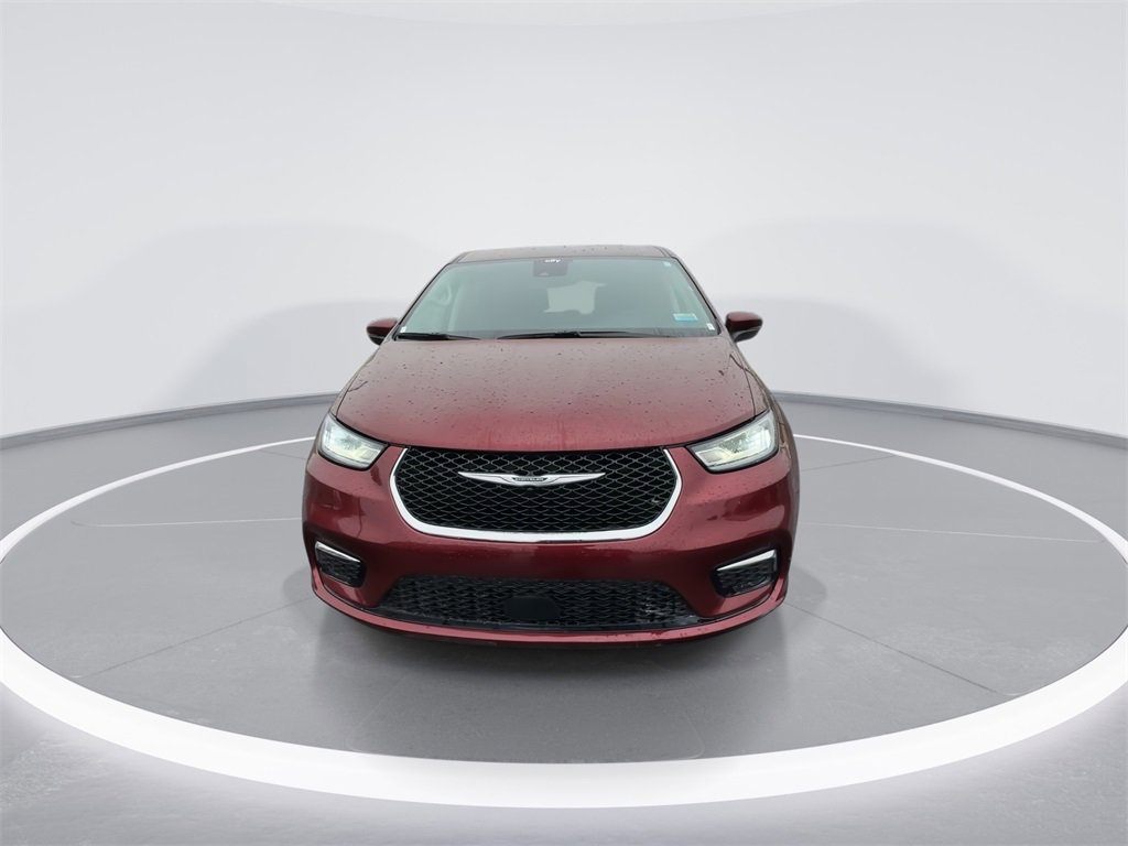 Used 2023 Chrysler Pacifica Touring-L image 3