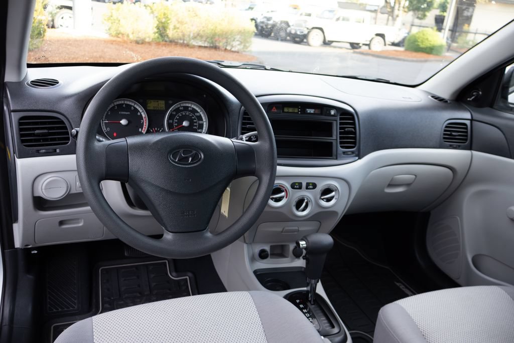 Used 2009 Hyundai Accent GLS FWD image 16