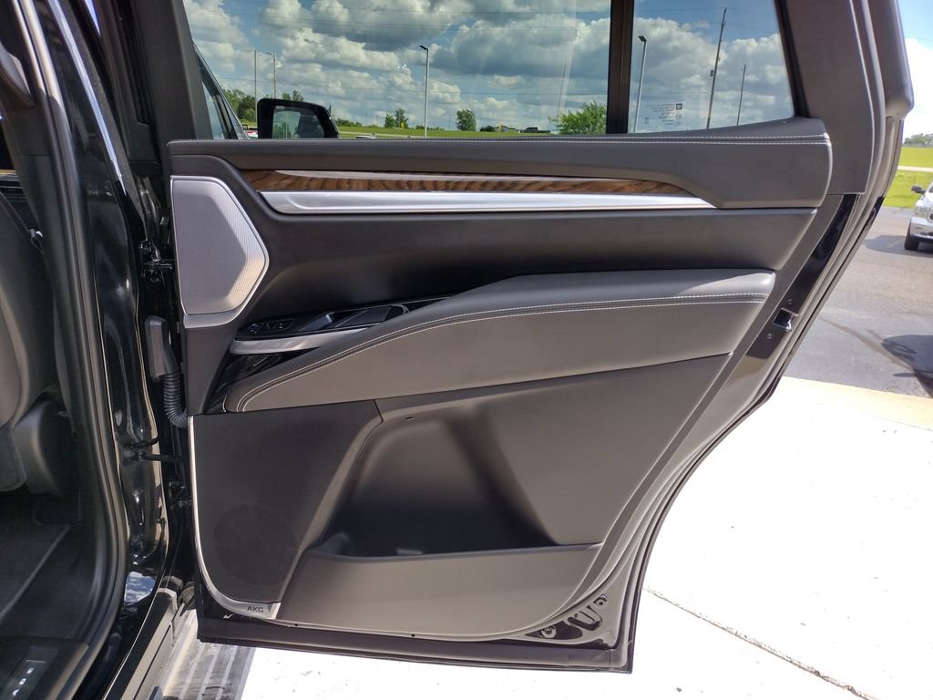 Used 2026 Cadillac Escalade Platinum Sport AWD/4WD image 36
