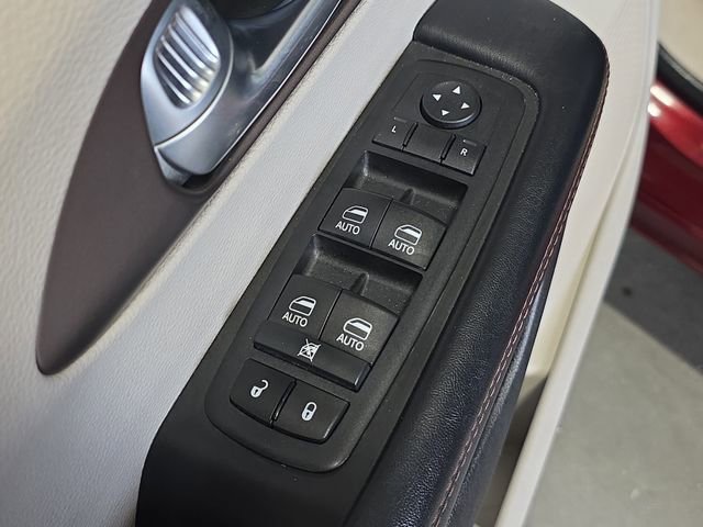 Used 2017 Chrysler Pacifica Touring-L Plus image 32