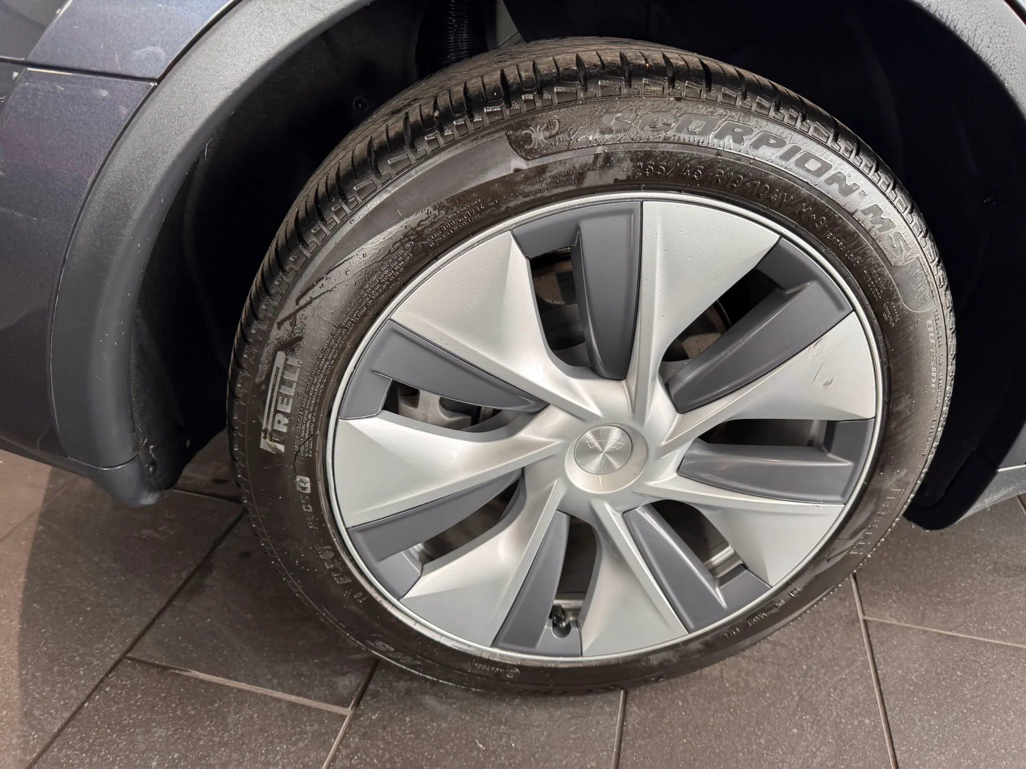 Used 2024 Tesla Model Y Long Range AWD/4WD image 36