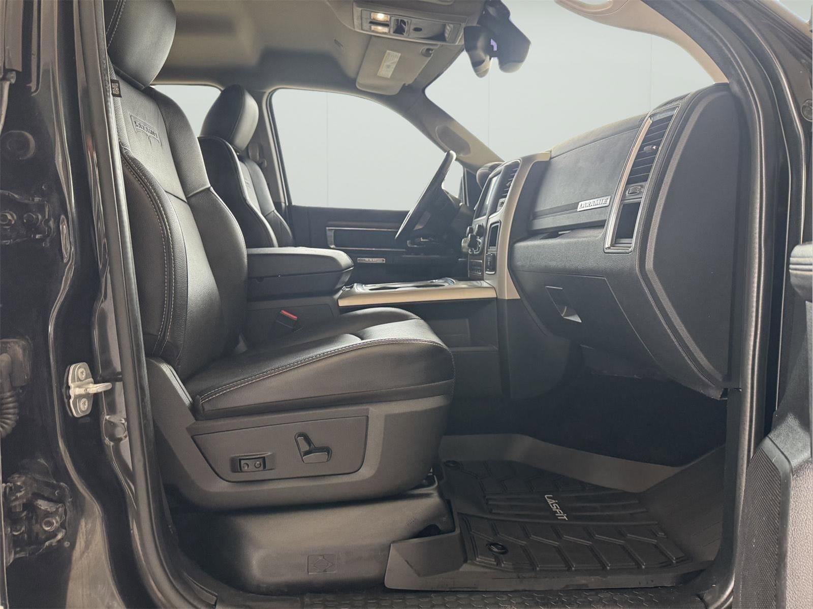 Used 2017 RAM 1500 Laramie w/ Convenience Group AWD/4WD image 30