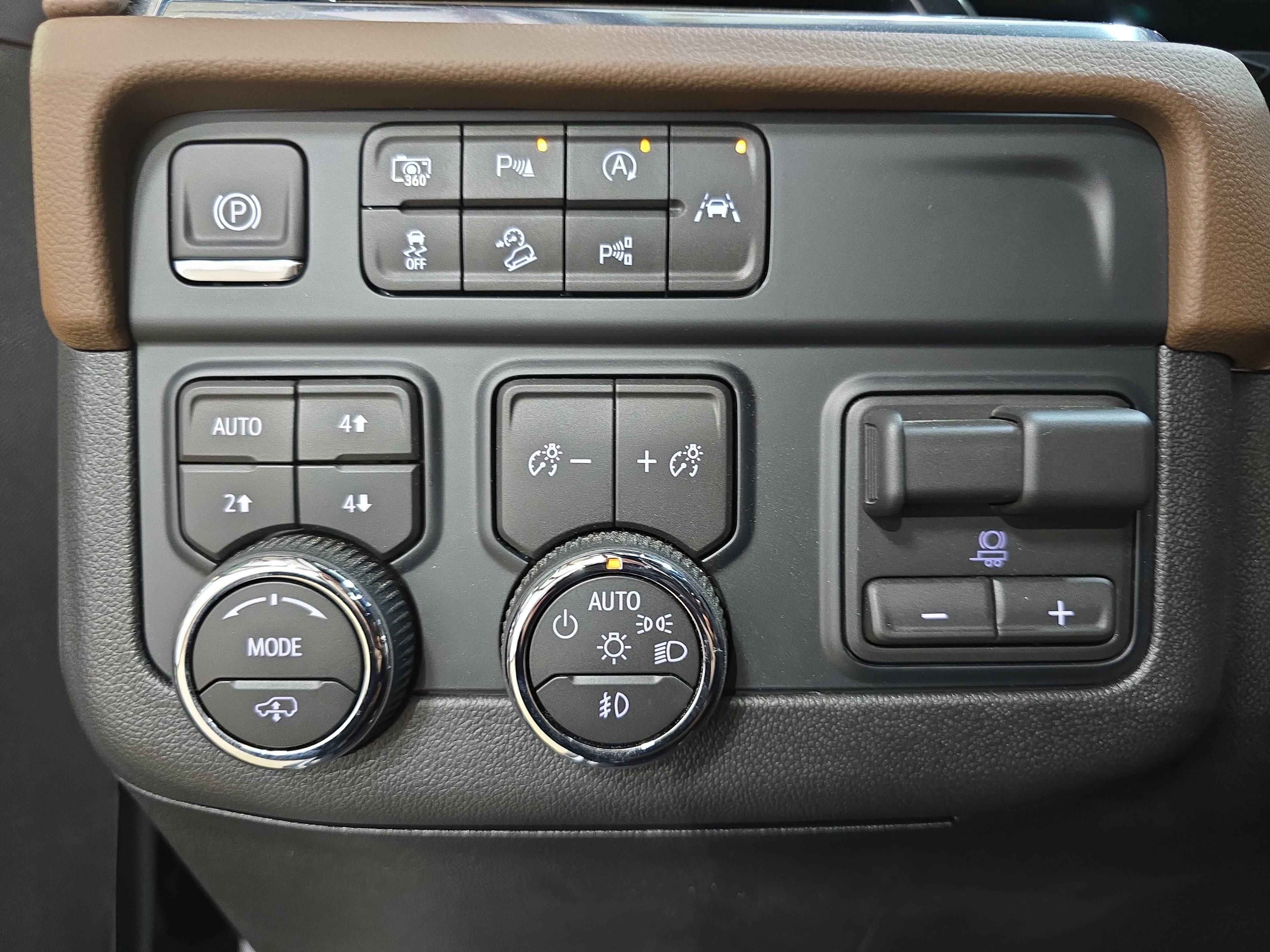 Used 2026 Chevrolet Tahoe High Country AWD/4WD image 23