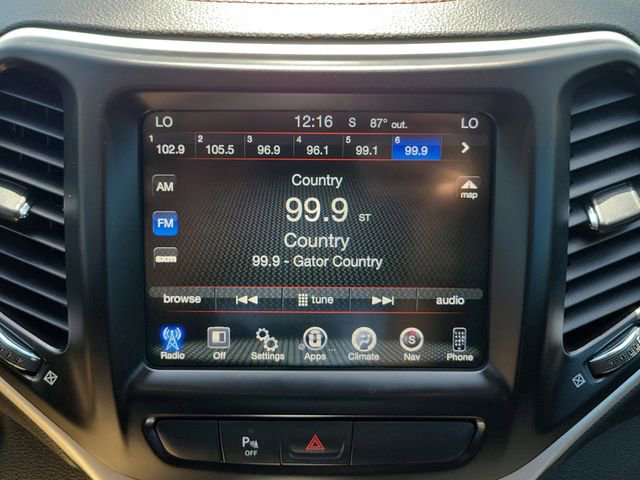 Used 2018 Jeep Cherokee Trailhawk AWD/4WD image 29