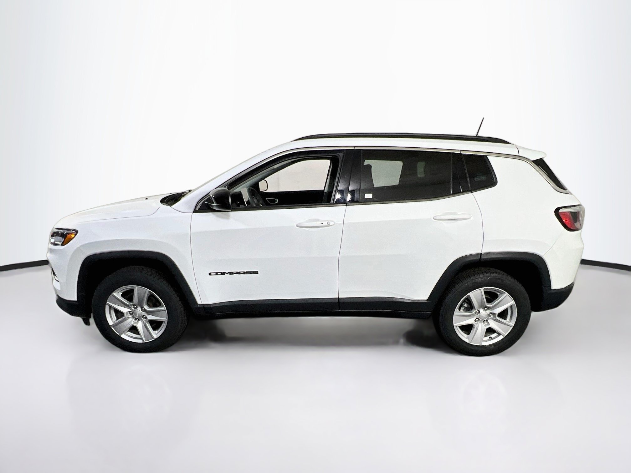 Used 2022 Jeep Compass Latitude AWD/4WD image 8