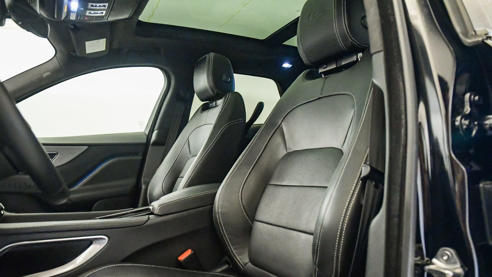 Used 2019 Jaguar F-PACE S image 22