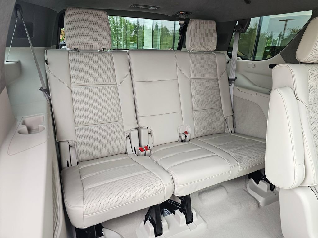New 2026 Cadillac Escalade Platinum Luxury w/ LPO, Radiant Package AWD/4WD image 13