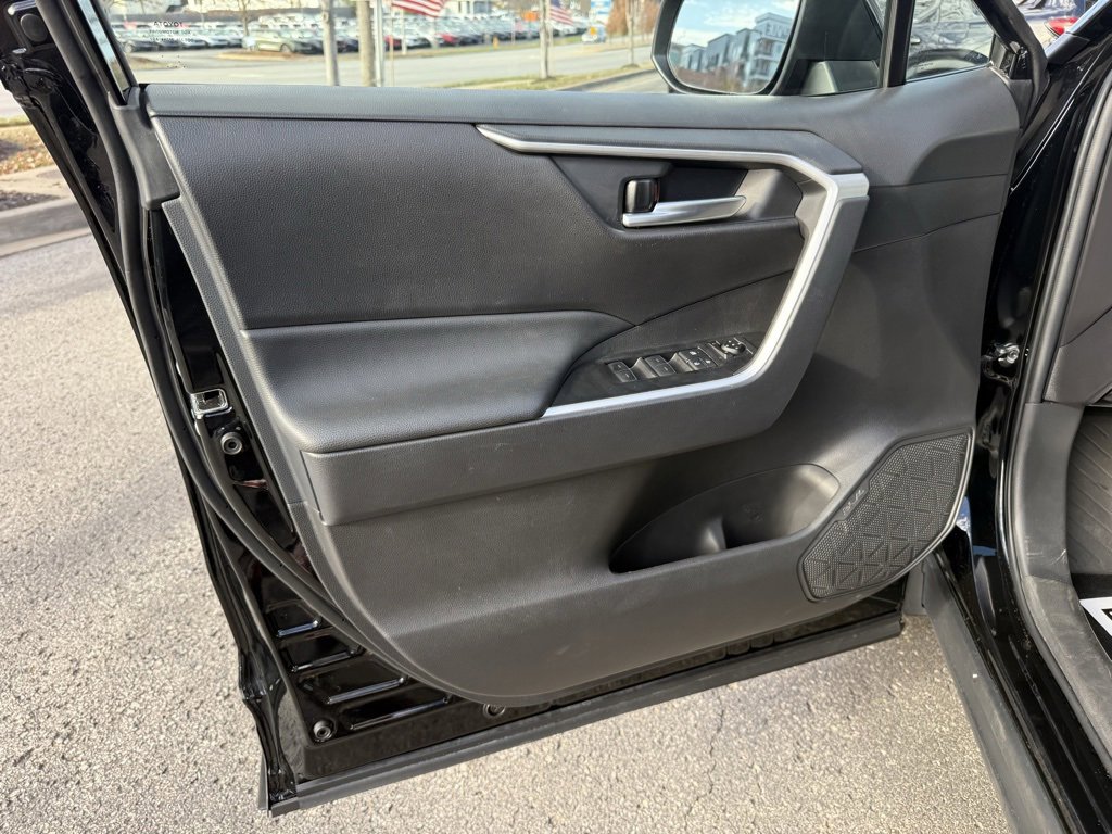 Used 2025 Toyota RAV4 XLE image 16