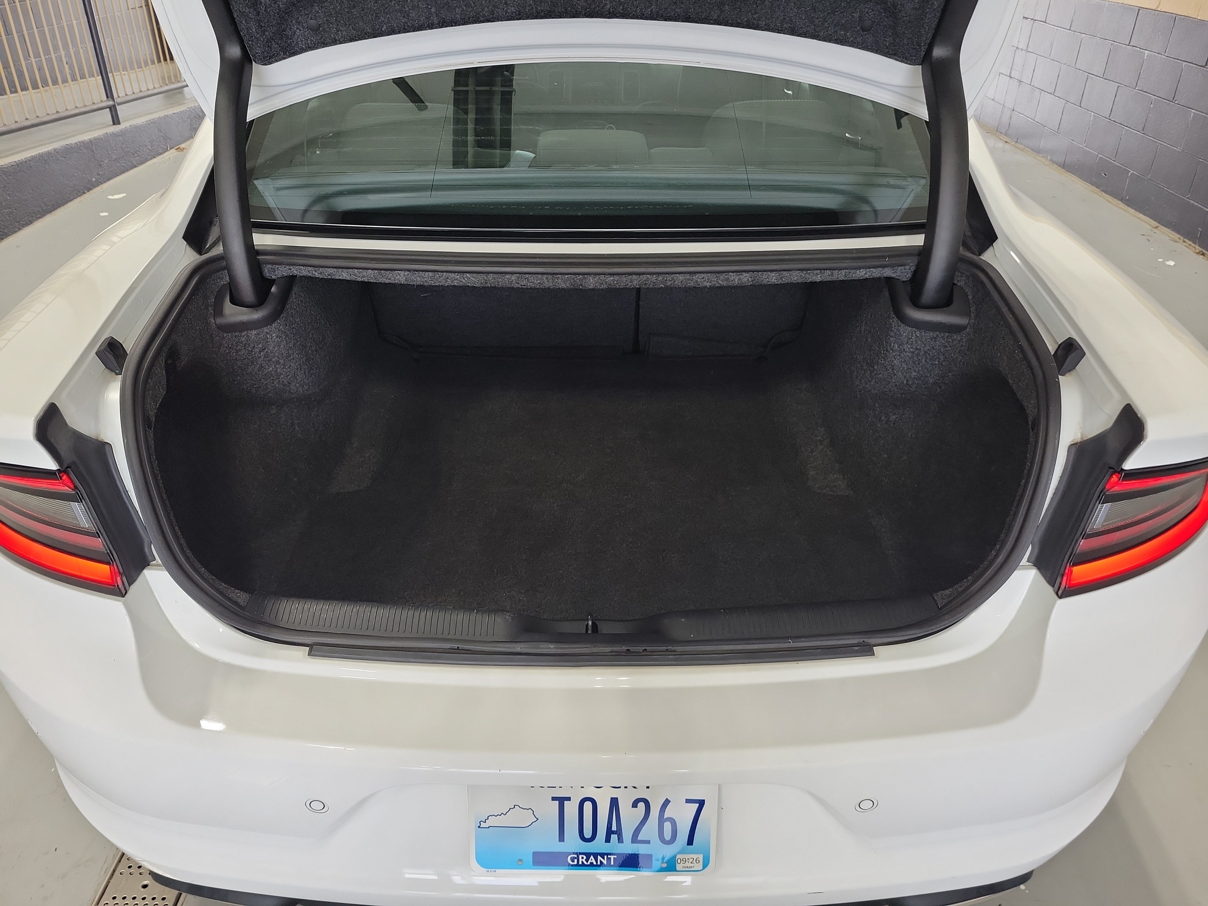 Used 2023 Dodge Charger SXT RWD image 7