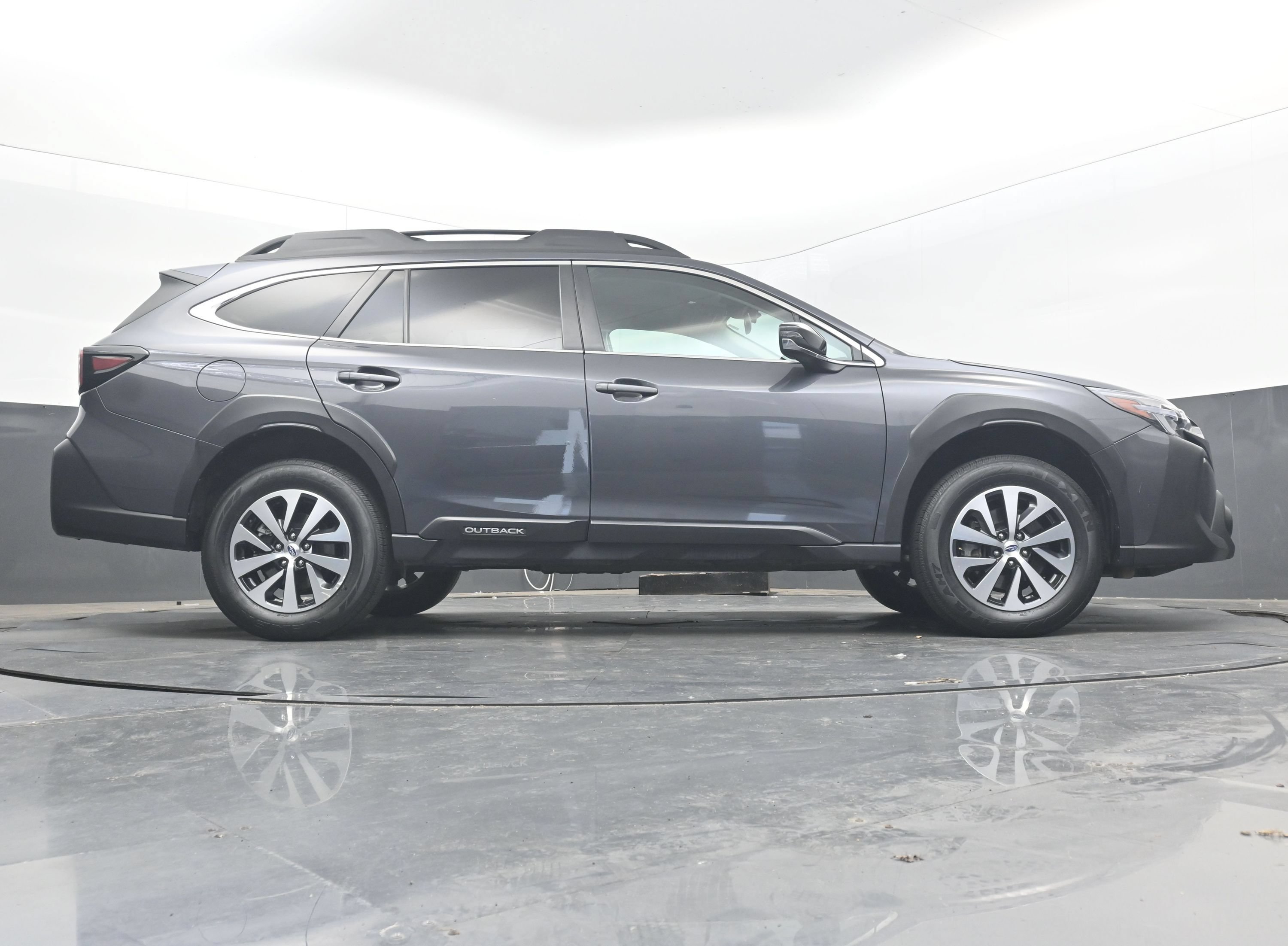 Used 2024 Subaru Outback Premium AWD/4WD image 30
