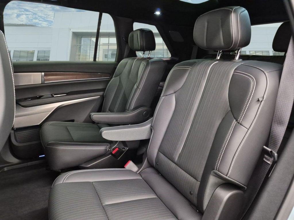 Certified 2026 Cadillac Vistiq Sport AWD/4WD image 11