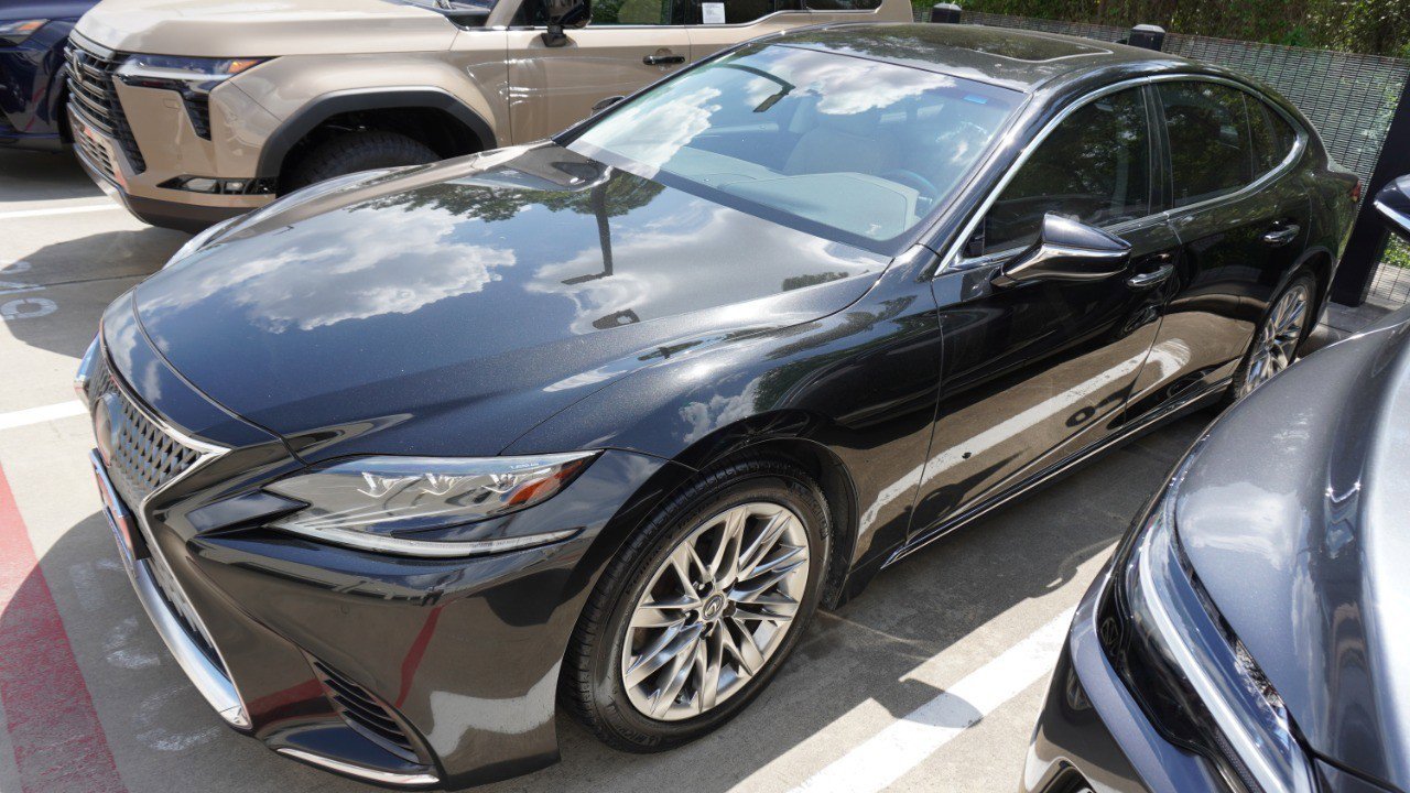 Used 2018 Lexus LS 500 w/ Accessory Package (Z1) image 2