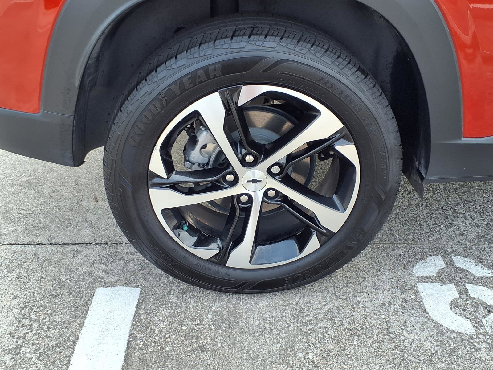Used 2024 Chevrolet Trax RS w/ Sunroof Package FWD image 26