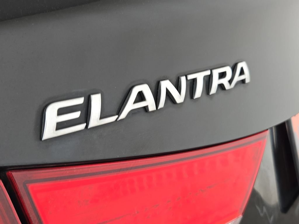 Used 2013 Hyundai Elantra Limited FWD image 34