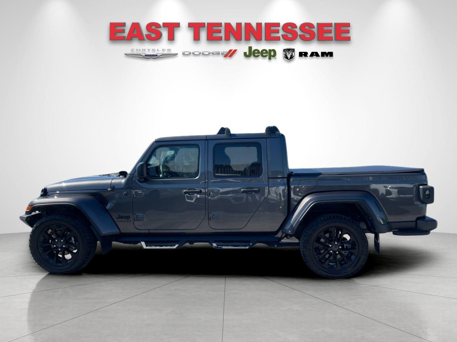 Used 2024 Jeep Gladiator Sport AWD/4WD image 6