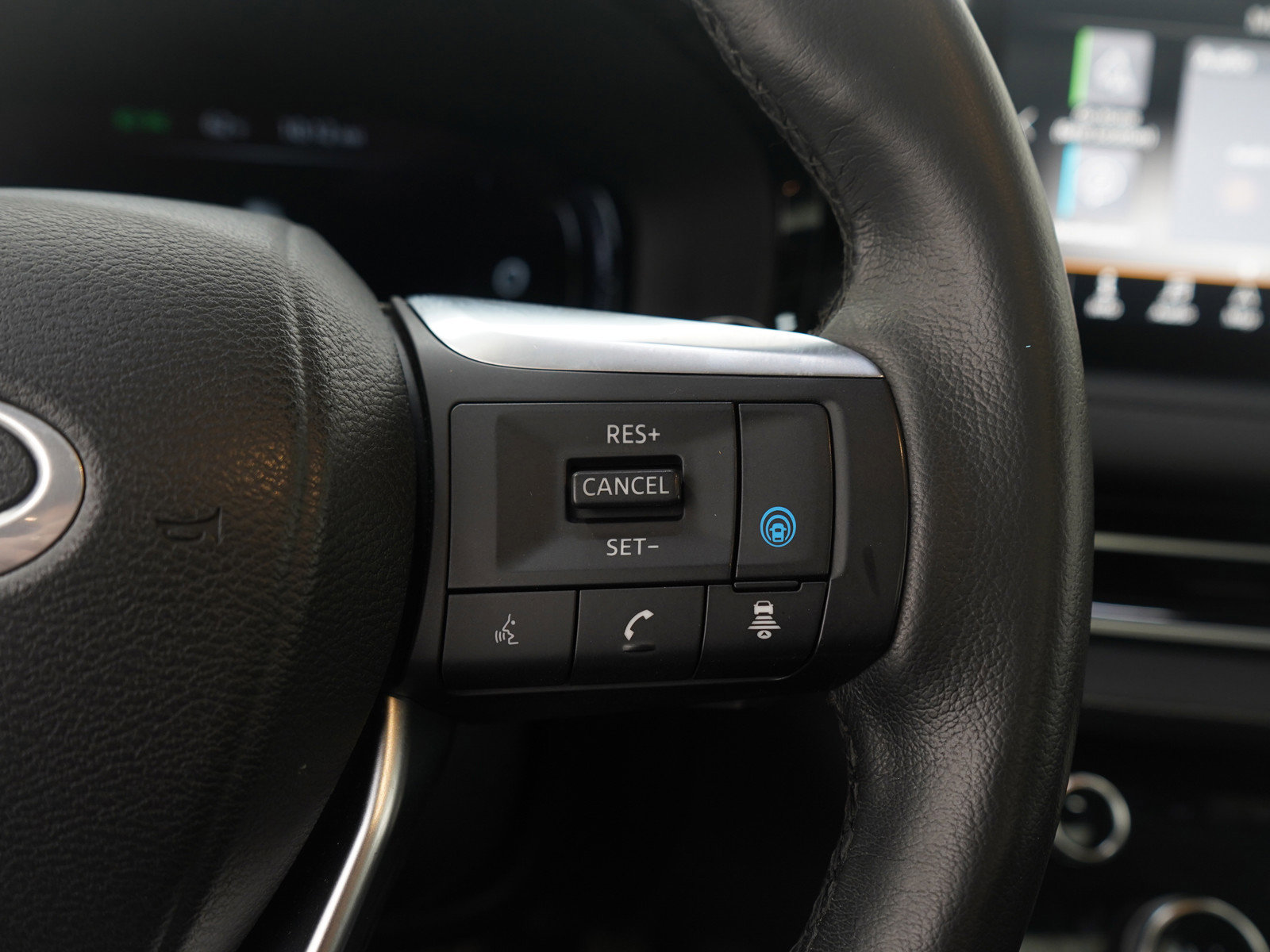 Used 2023 INFINITI QX60 Luxe image 32