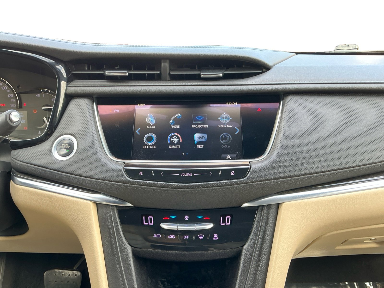 Used 2018 Cadillac XT5 FWD image 11