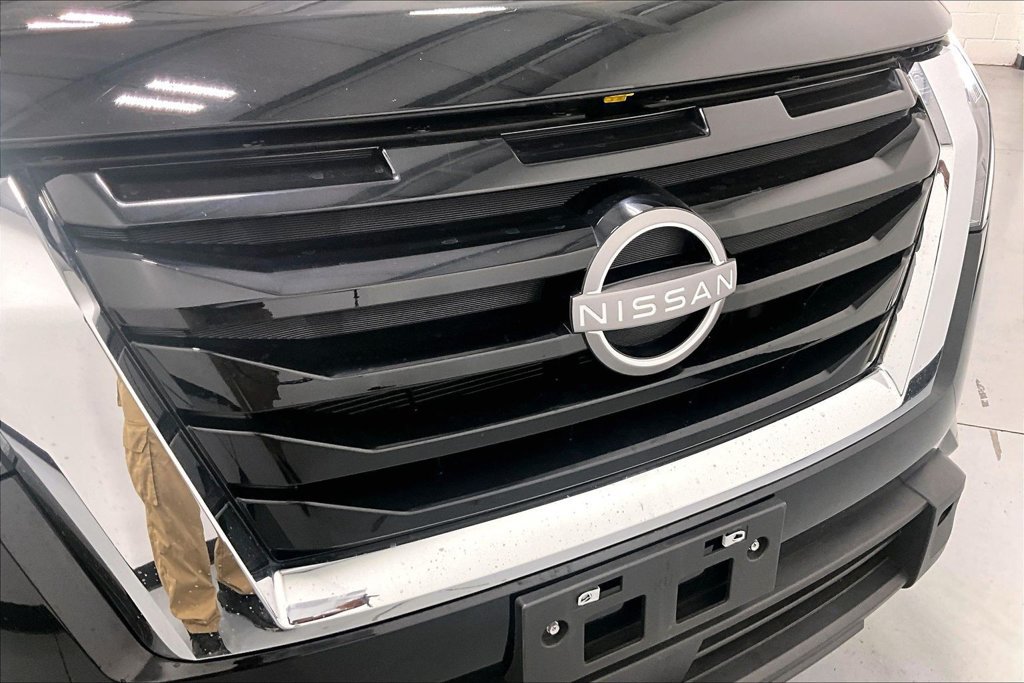 Used 2025 Nissan Pathfinder SV FWD image 30