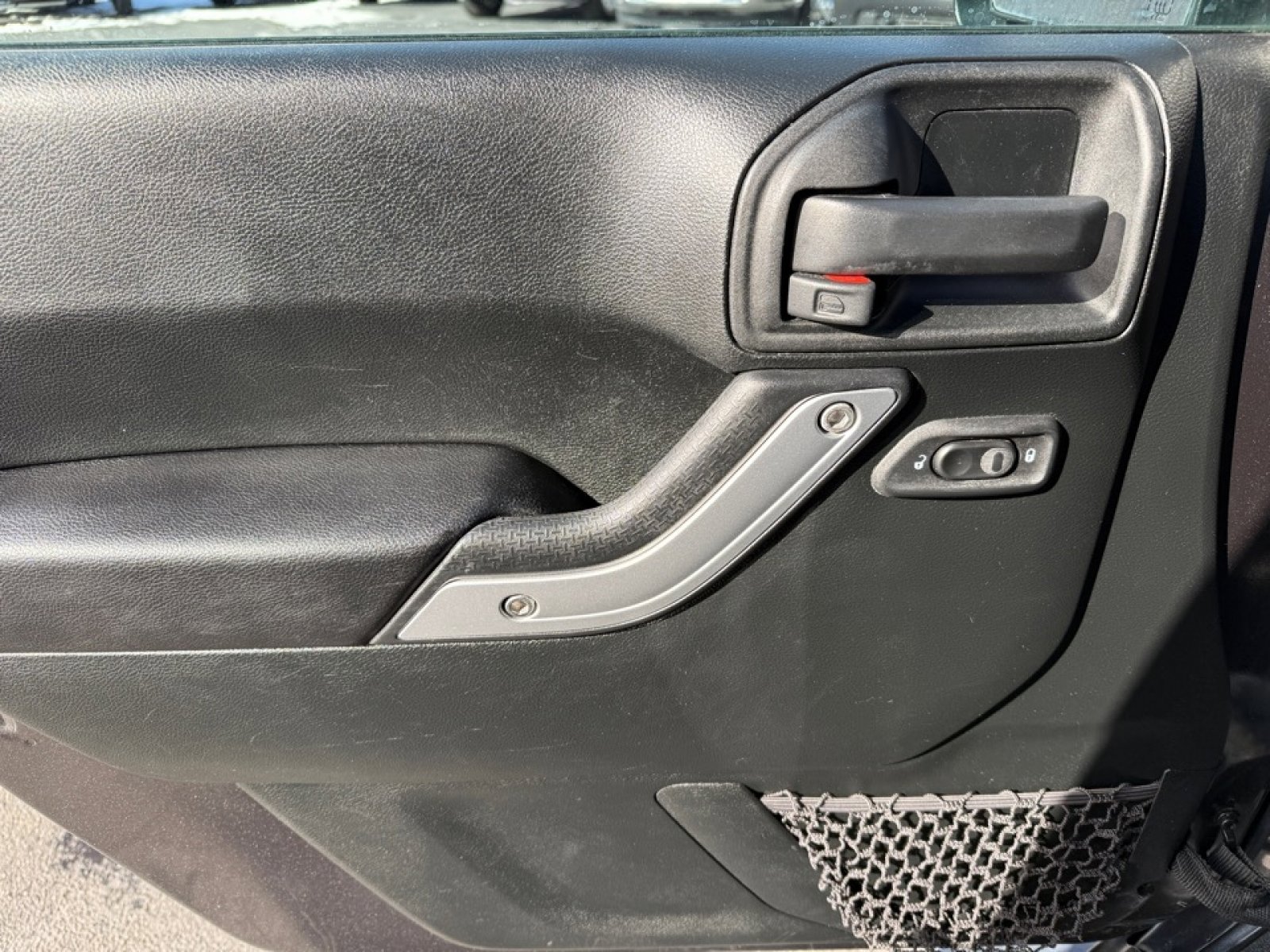 Used 2018 Jeep Wrangler Unlimited Sahara w/ Connectivity Group image 34