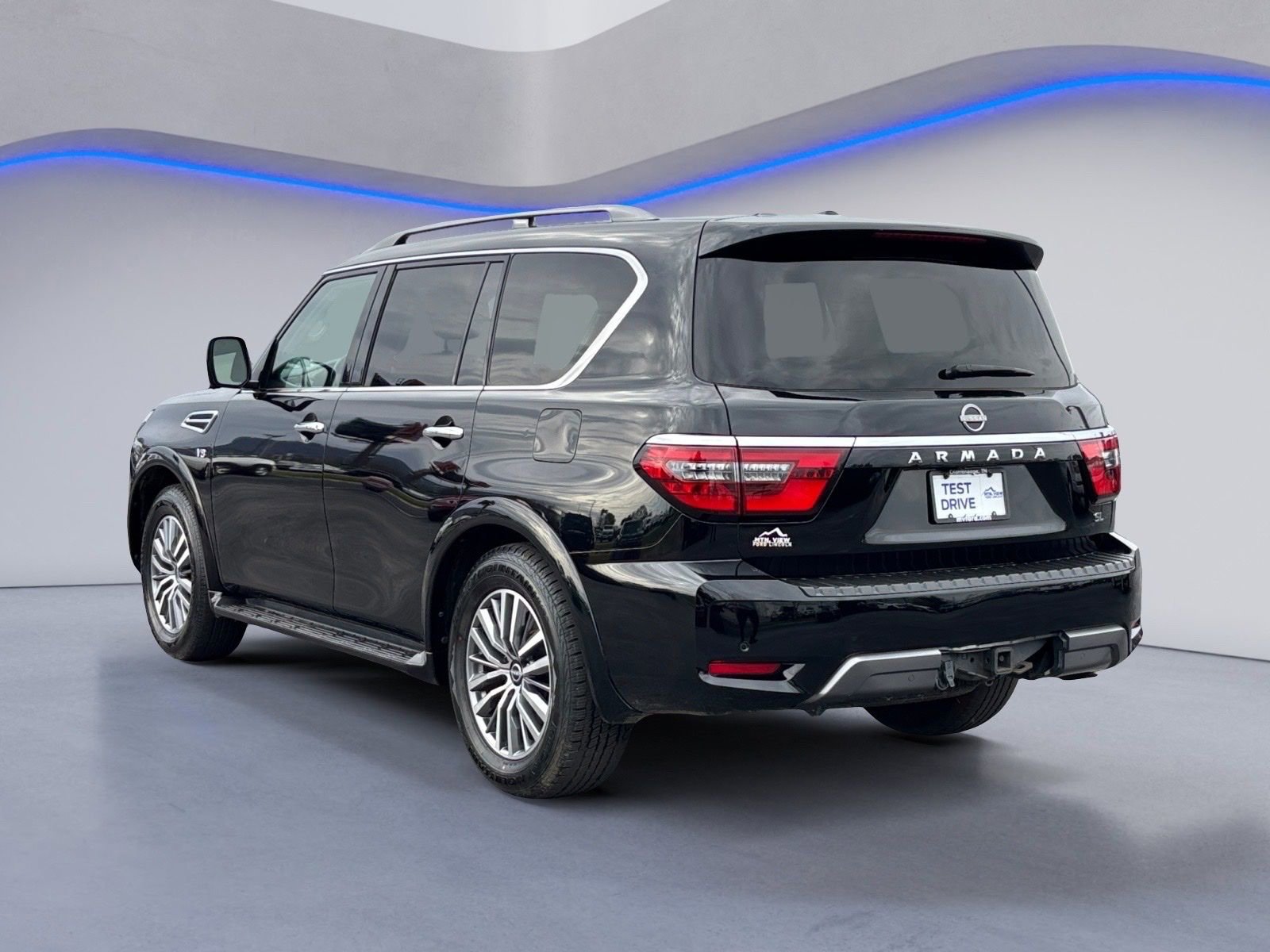 Used 2021 Nissan Armada SL w/ Captain's Chairs Package image 3