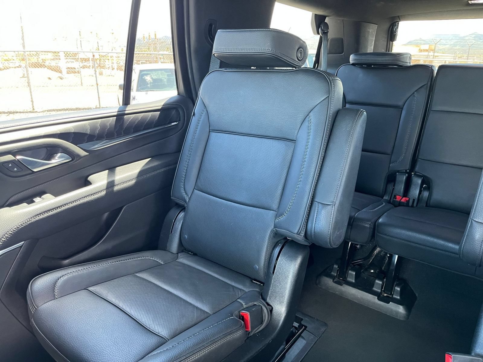 Used 2023 GMC Yukon Denali RWD image 41