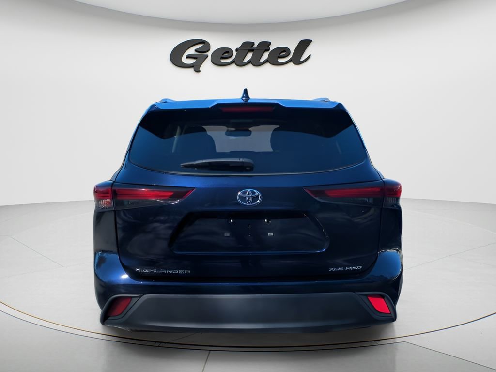 Certified 2024 Toyota Highlander XLE image 6