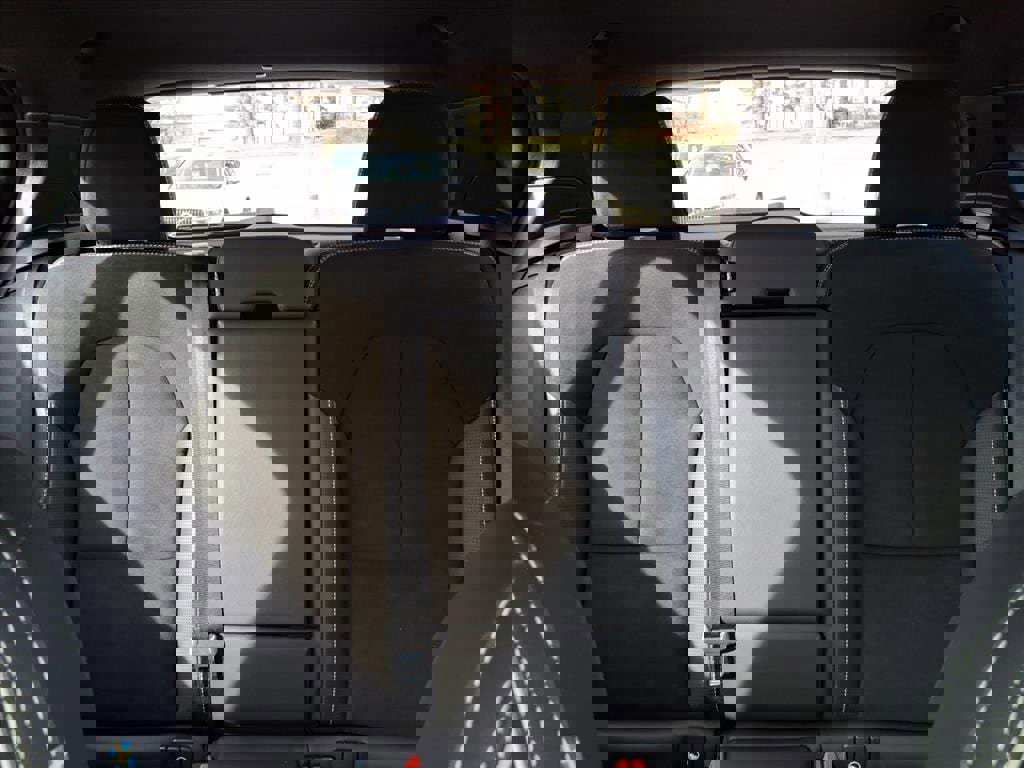 Used 2021 Volvo XC40 T5 R-Design w/ Climate Package image 20